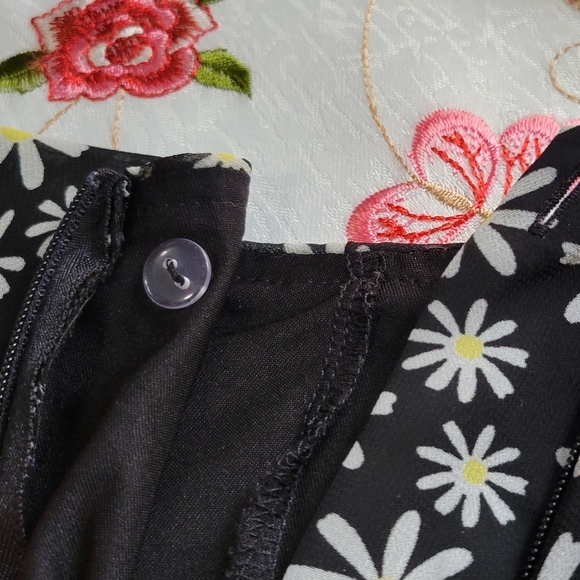 Black white yellow daisy floral print H&M slip a-line mini skirt 2 - Picture 6 of 7